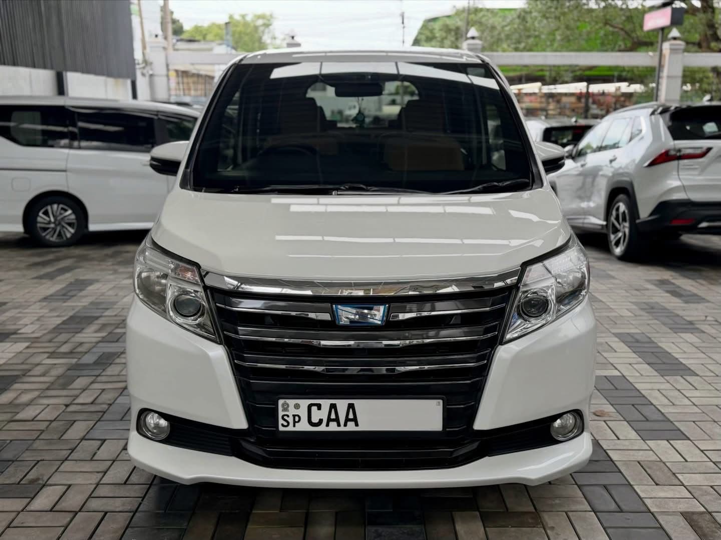 Toyota Noah Hybrid